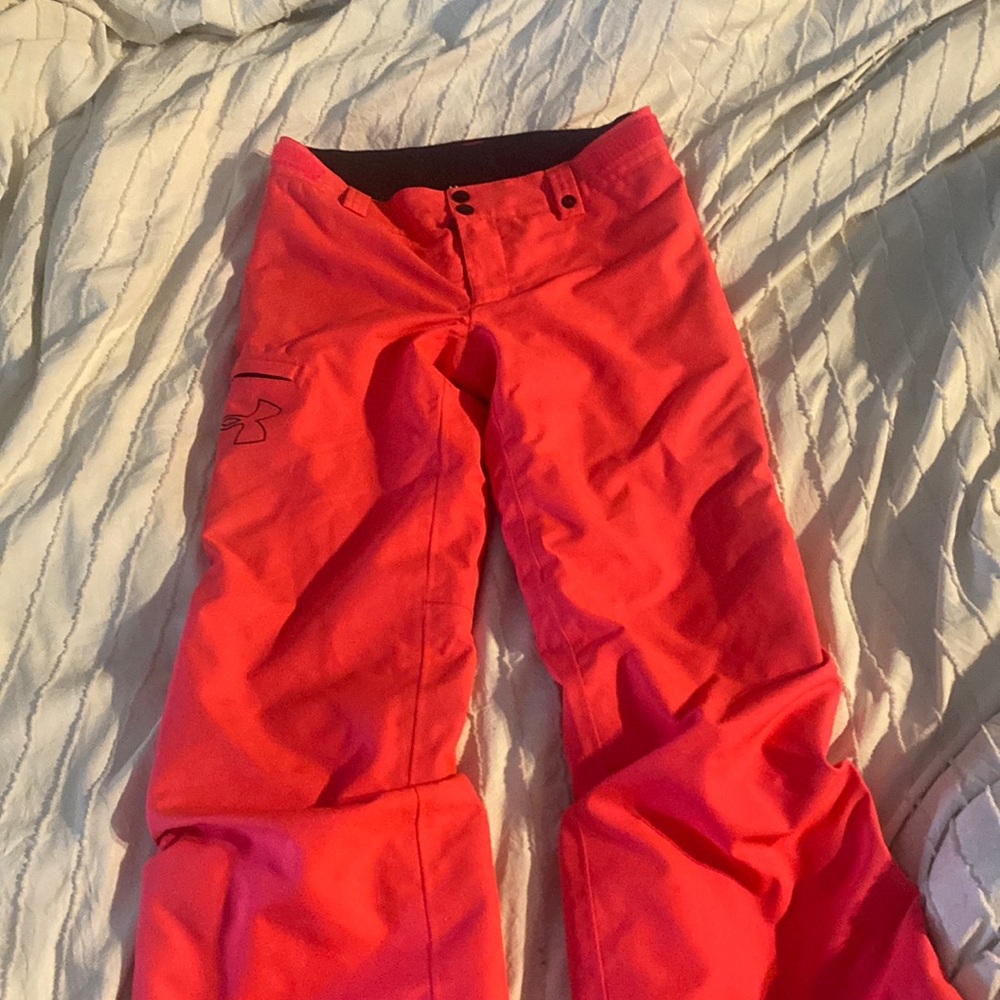 Like new Under Armour Magenta Pink Cold Gear, Infrared ski pants. Youth Small